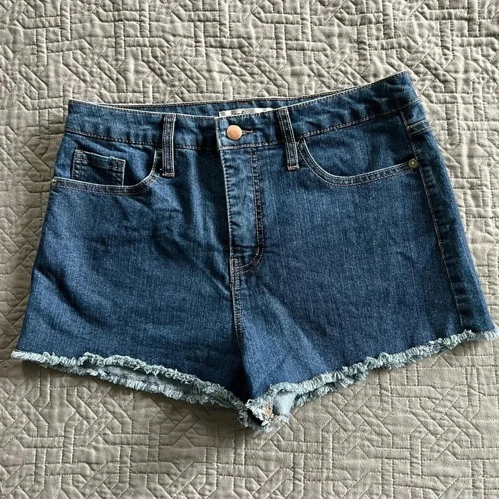 Refuge Denim Jean Shorts Frayed Hem Stretch‎ Size 10 Festival